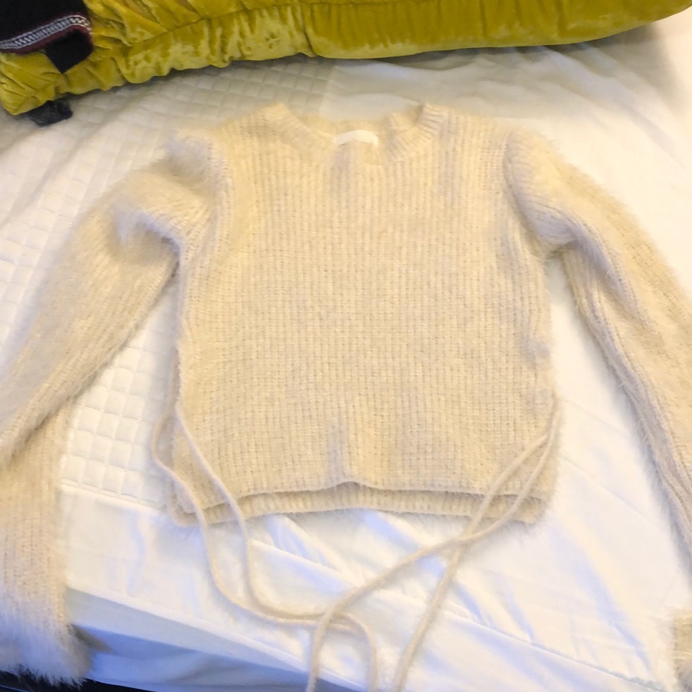 Fuzzy crop sweater! ❄️